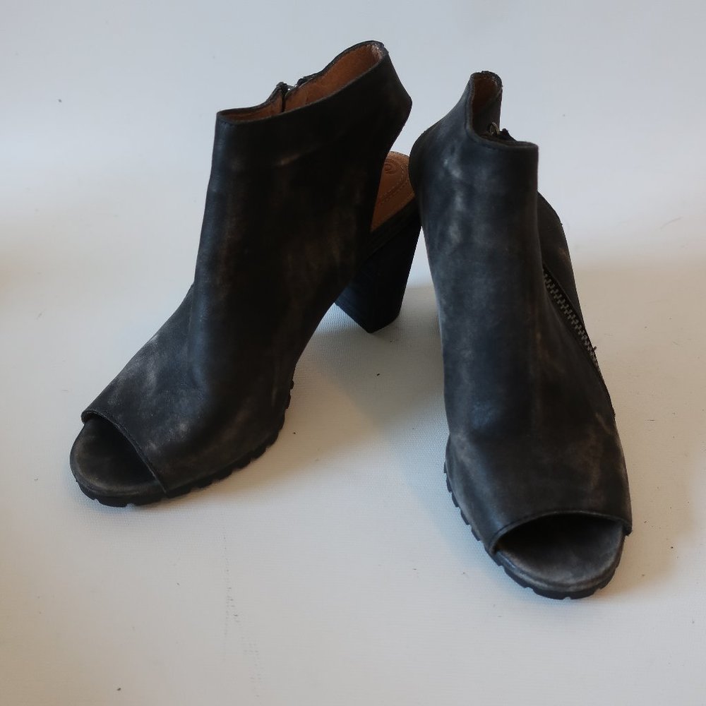 CORSO COMO GRAY PEEP TOE LEATHER ANKLE BOOTIES 8.5
